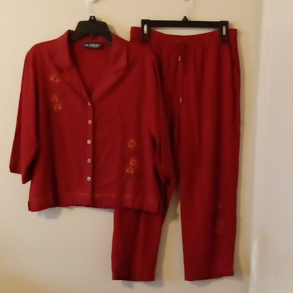 Elegant Red Pantsuit for a Bold Statement